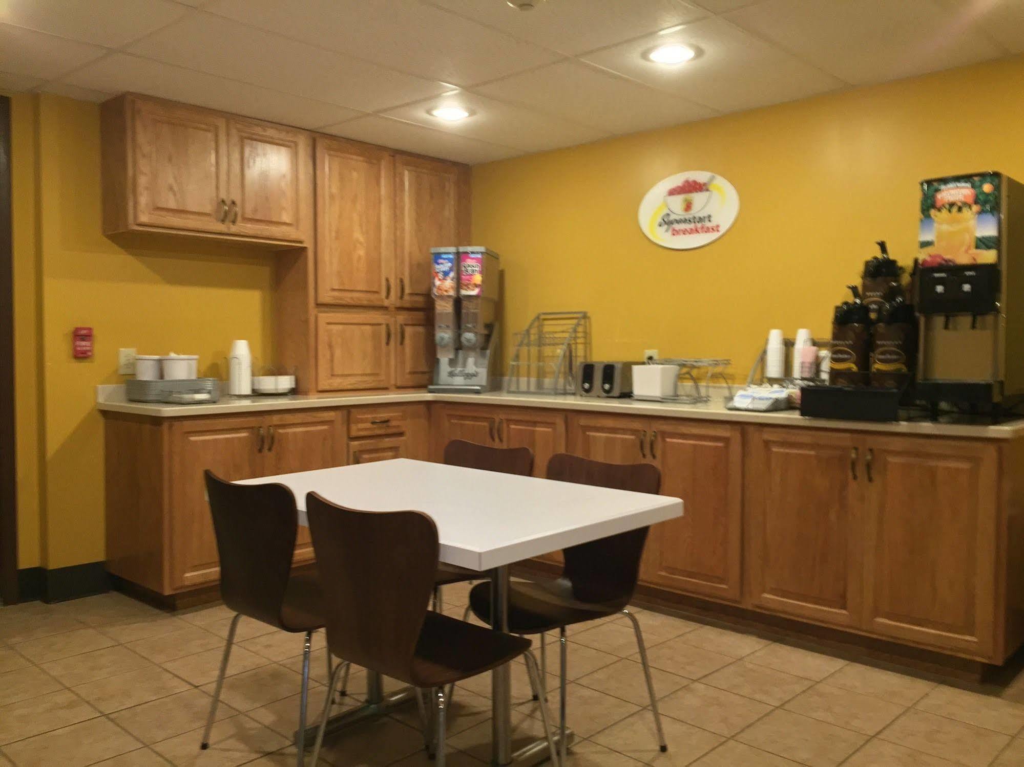 Super 8 By Wyndham Kenmore/Buffalo/Niagara Falls Area Exterior foto